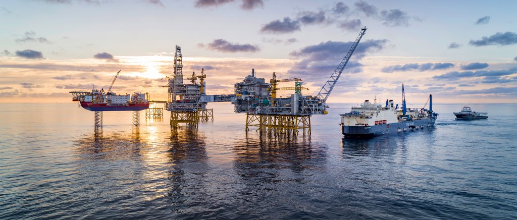 https://www.equinor.com/content/dam/statoil/image/norway/offshore/Lifeboat%20evacuation%20training%20-%20Photo%20Ole%20J%C3%B8rgen%20Bratland%20-%20Statoil4.jpg.transform/large/image.jpg